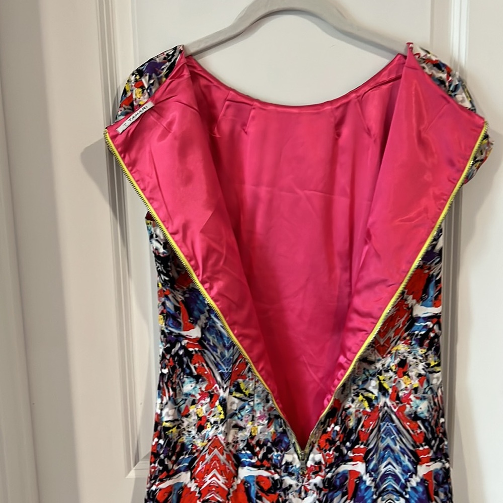 Tahari Kaleidoscope Sheath/ Dress w Fuchsia lining - Picture 8 of 13